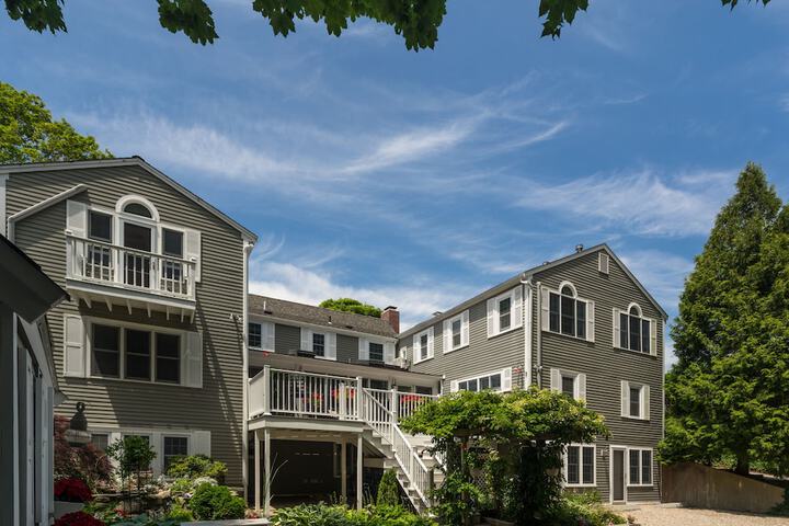 Old Harbor Inn