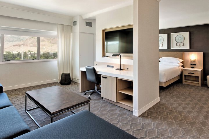 Room 33 of 79