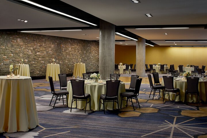 Ballroom/Hall 71 of 89