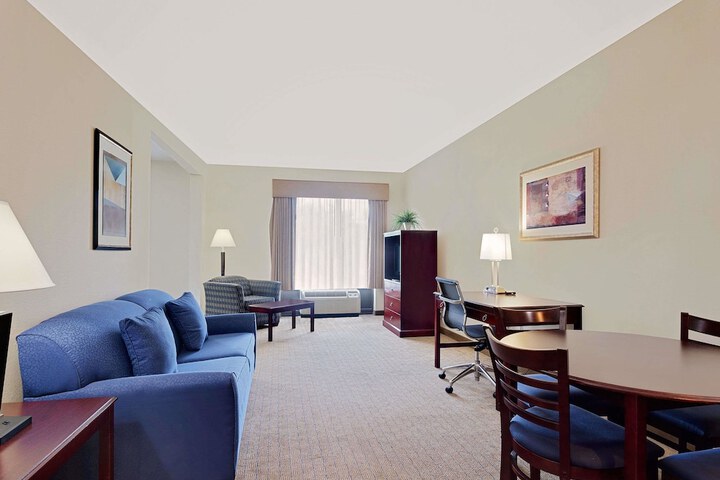 Room 11 of 19