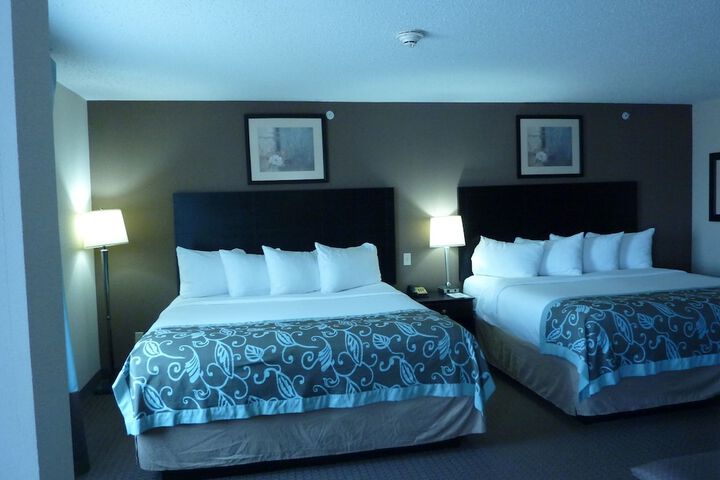Room 11 of 25