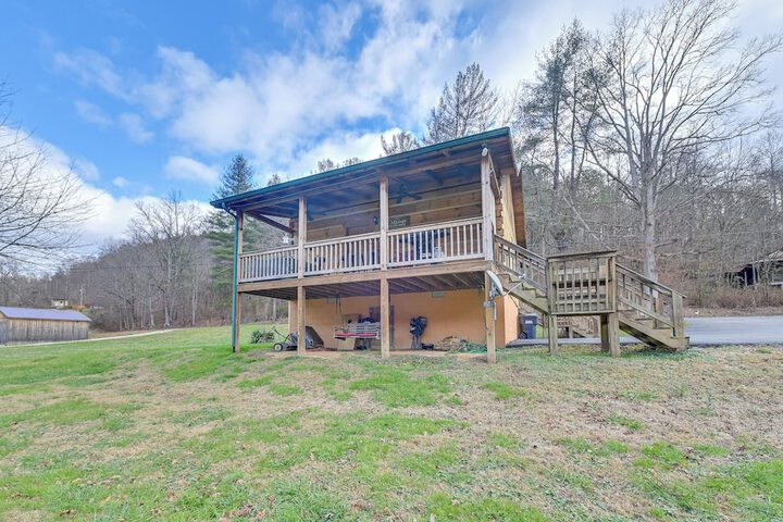 Pet-friendly Cabin w / Hot Tub in Daniel Boone NF
