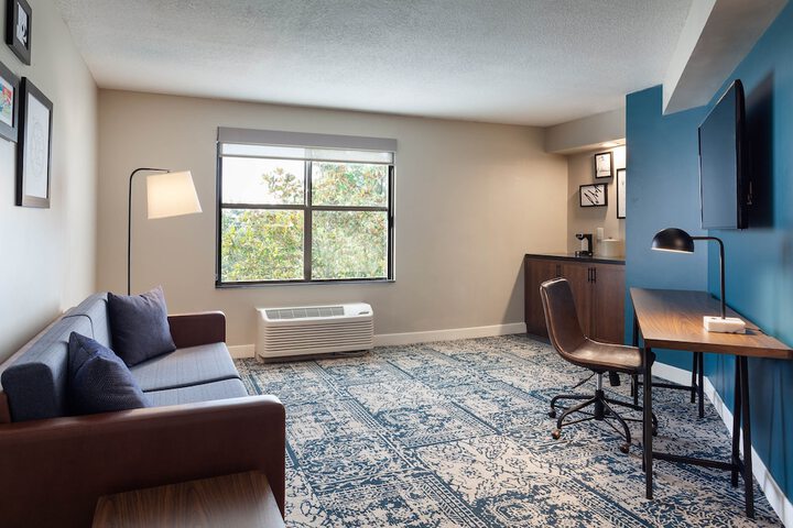 Room 8 of 19