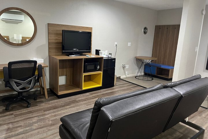Room 27 of 39