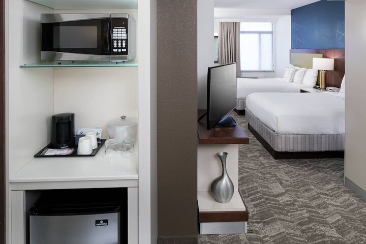 Room 13 of 21