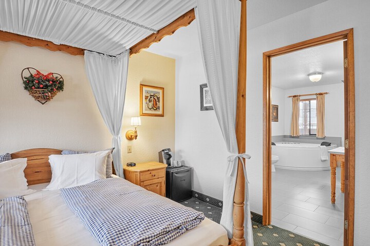 Room 32 of 49