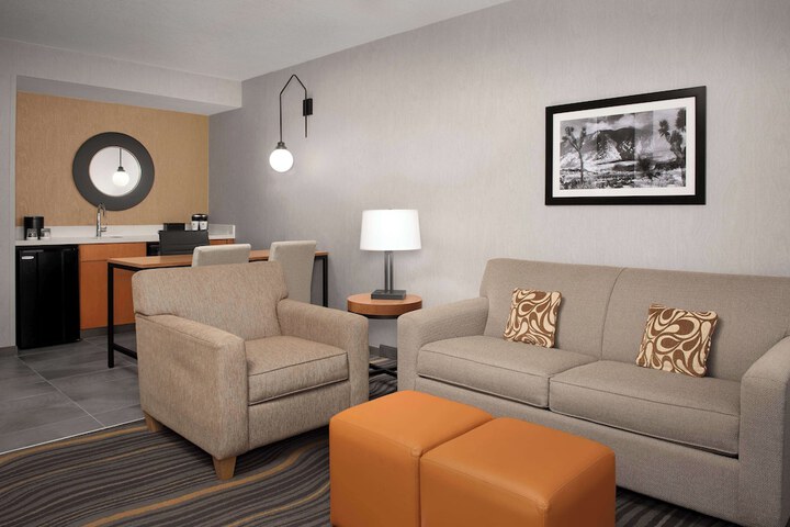 Room 33 of 64