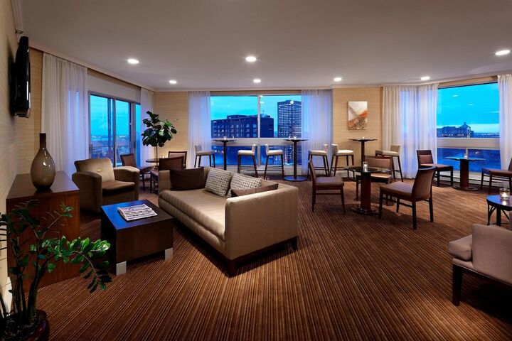 Lounge 62 of 73