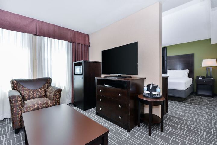 Lounge 17 of 21