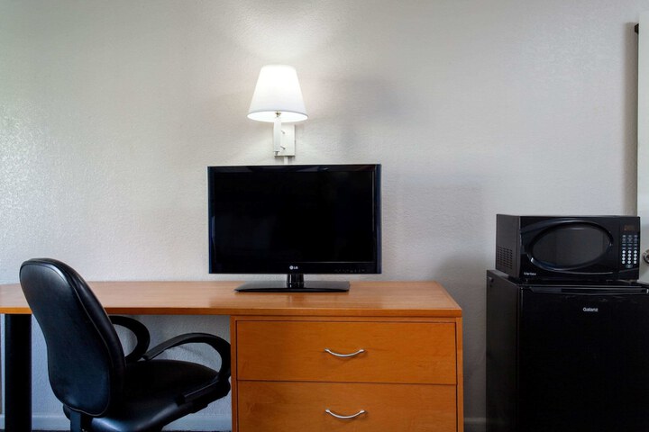 Super 8 by Wyndham Kissimmee