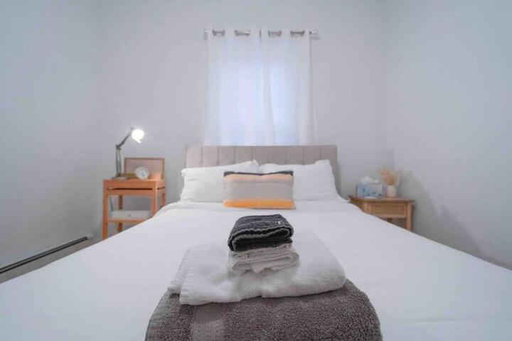 Cozy 2BR-Walk to Tufts & Green Line Near Boston!