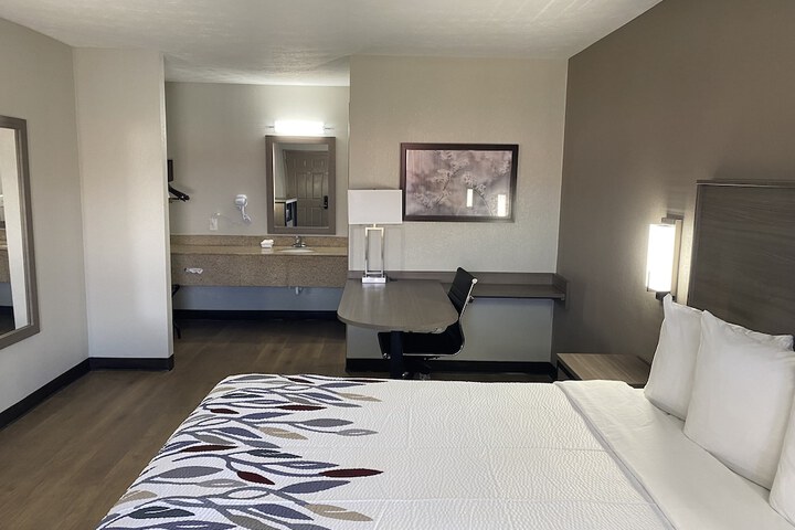 Room 9 of 17