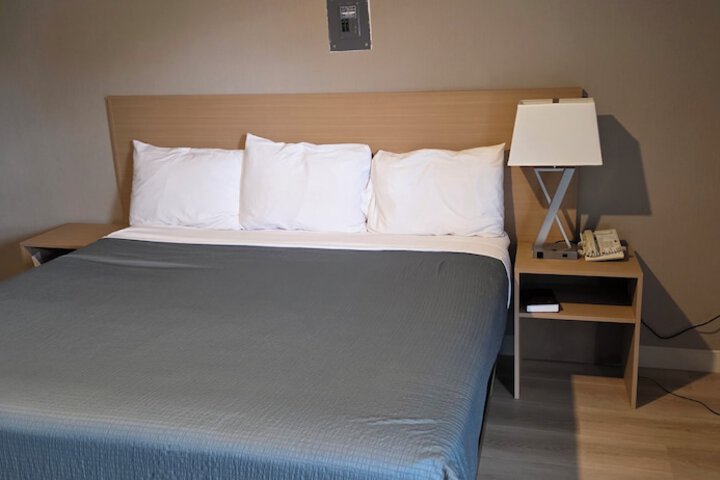 Parkway Motel & European Lodges
