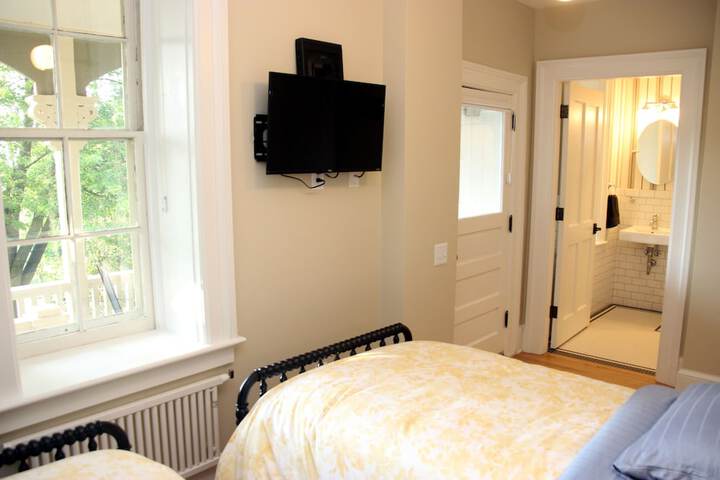 Room 14 of 22