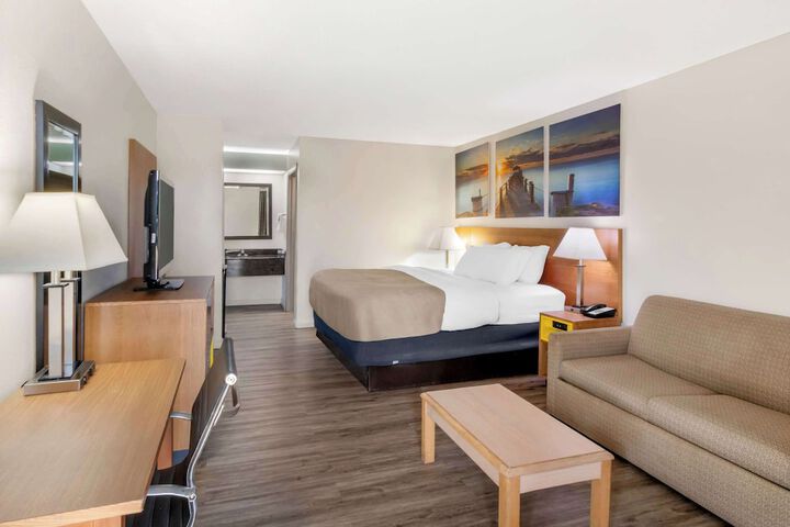 Quality Inn & Suites Decatur - Priceville I-65