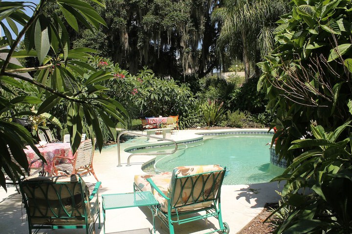 Heron Cay Lakeview Bed & Breakfast Inn