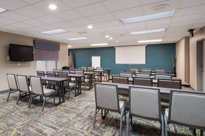 Hampton Inn & Suites Chicago / Hoffman Estates