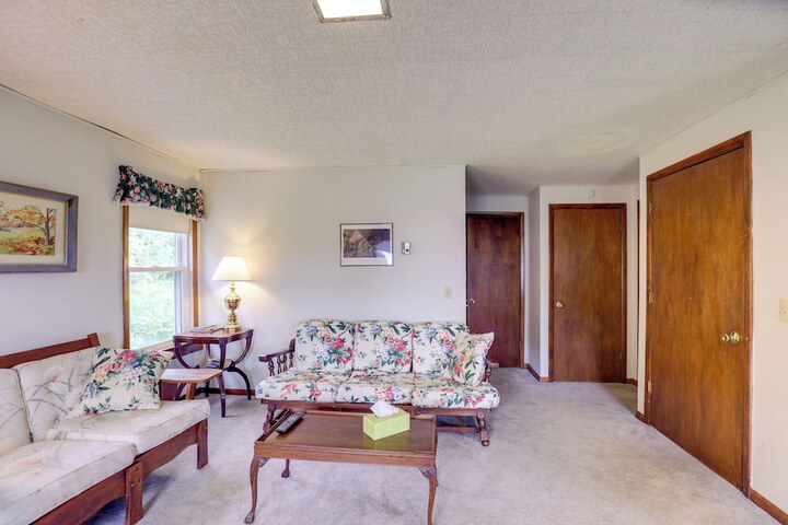 Private Retreat w / Deck: 1 Mi From Cowanesque Lake