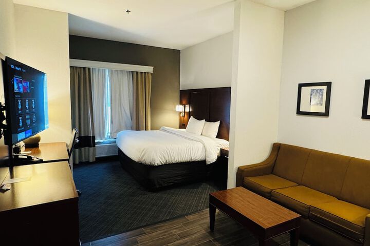 Comfort Suites Plymouth near US-30