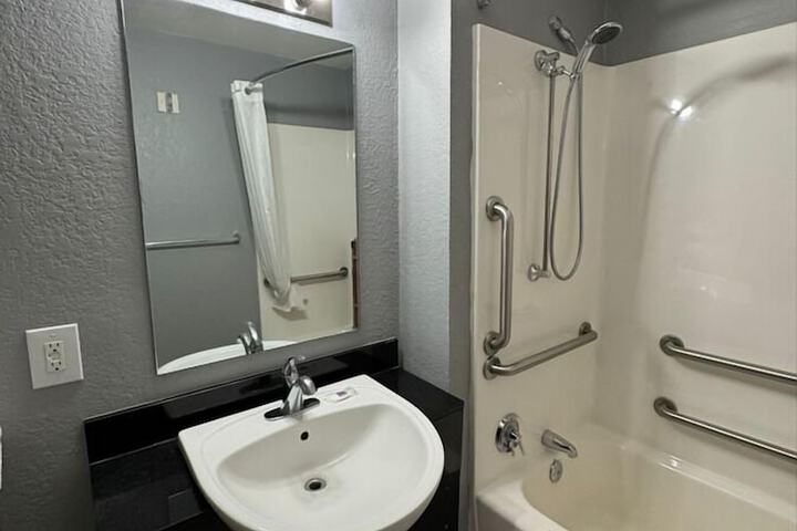 Room 15 of 17