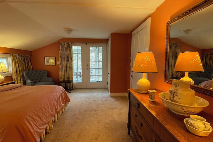 Room 104 of 148