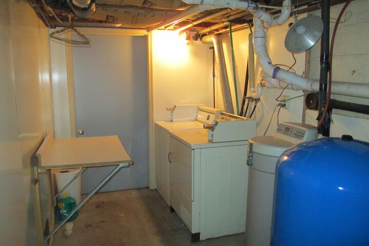 Room 10 of 16