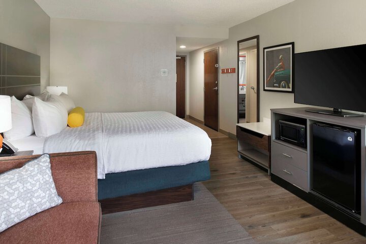 Room 19 of 33