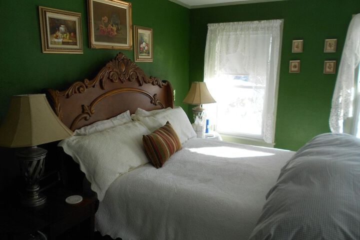 EASTMAN INN