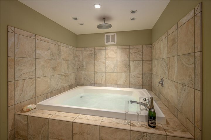 Hot Tub 44 of 53