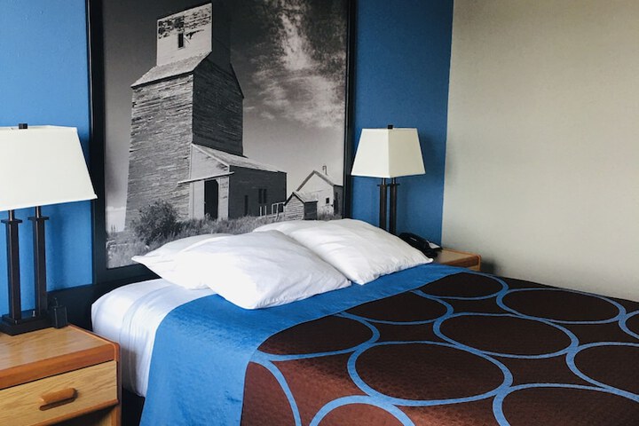 Super 8 by Wyndham Swift Current