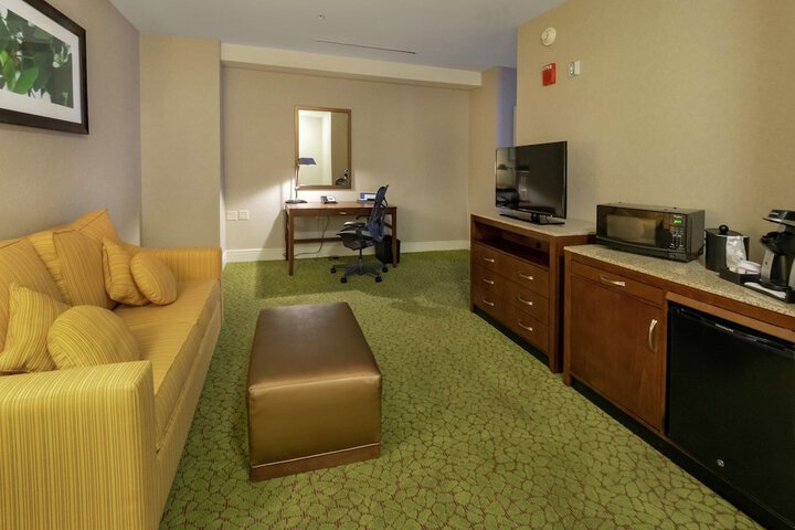 Room 27 of 87