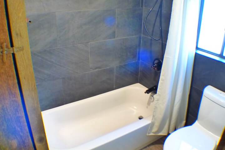 Room 165 of 191
