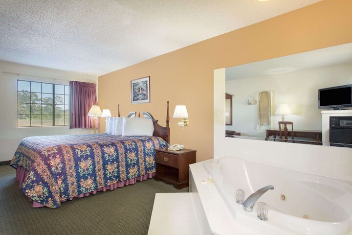 Room 10 of 12
