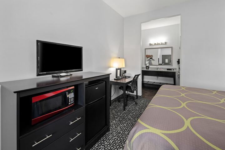 Room 16 of 38