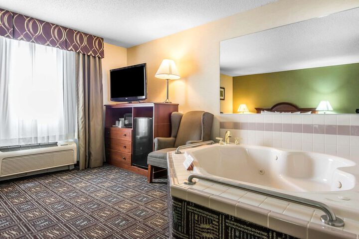 Comfort Inn Weirton - Steubenville