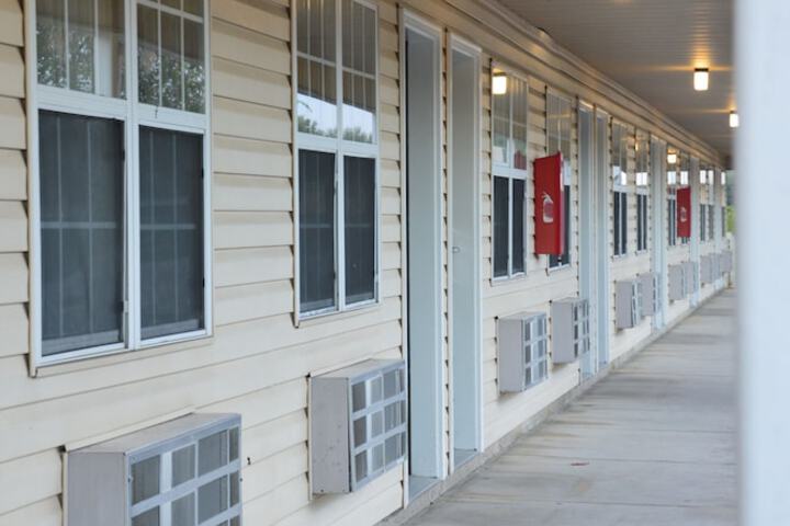 Super 8 by Wyndham Madison