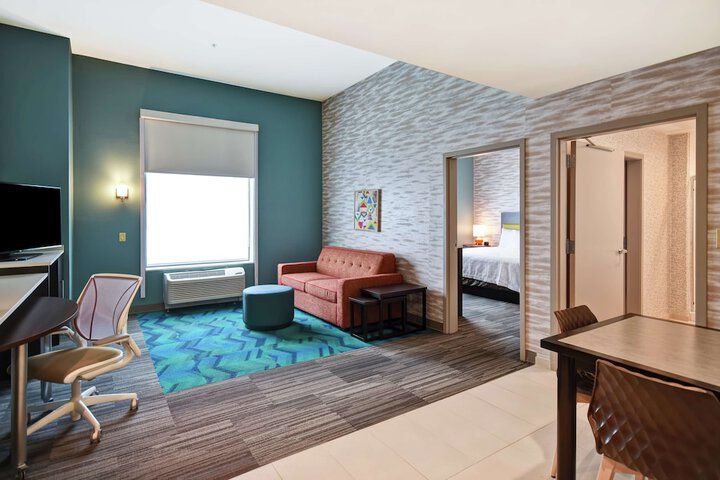 Room 33 of 47