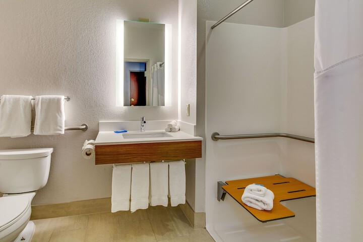 Room 28 of 40