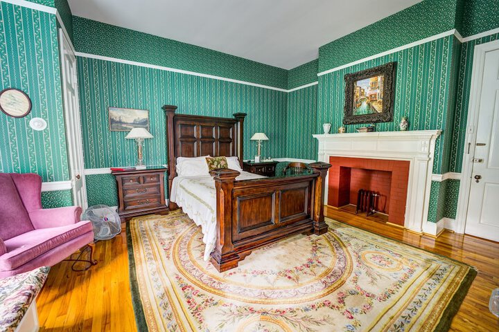 Room 11 of 31