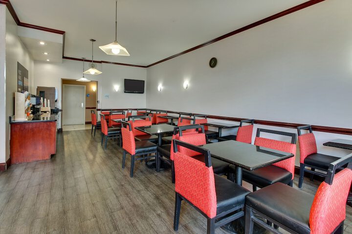 Holiday Inn Express & Suites Allentown West by IHG