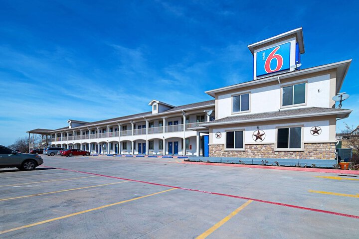 Motel 6 Rhome TX