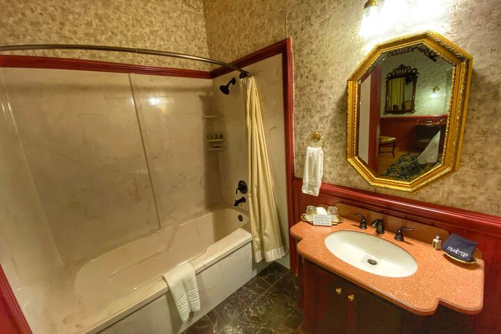 Room 25 of 87