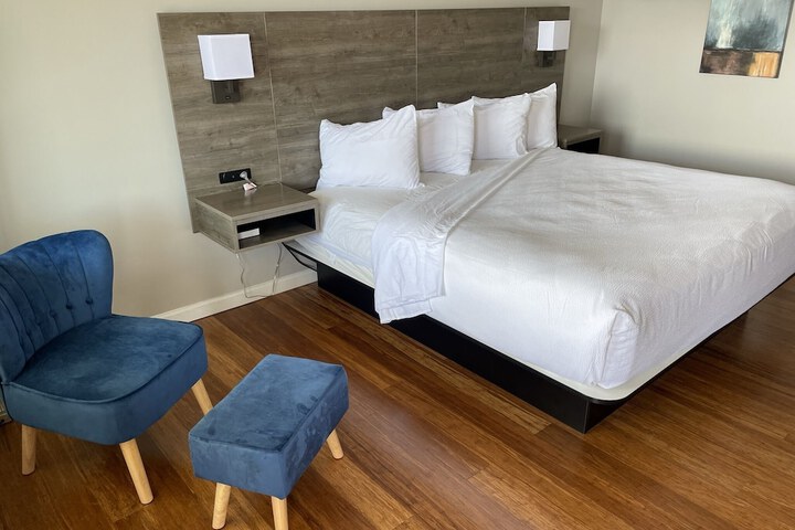 Room 9 of 20