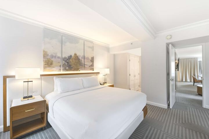 Room 102 of 125
