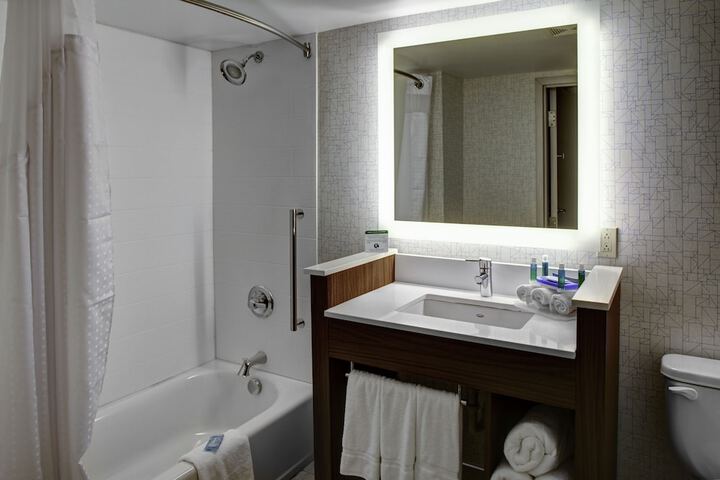 Room 6 of 19