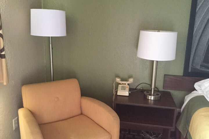 Super 8 by Wyndham Youngstown / Austintown