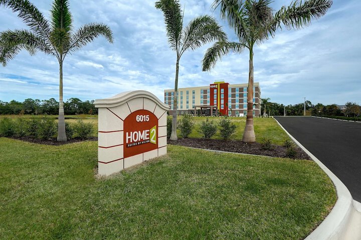 Home2 Suites by Hilton Lakewood Ranch