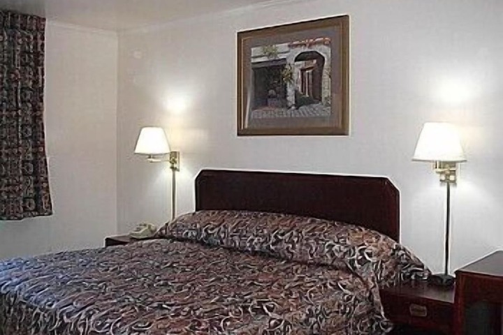 Budget Inn & Suites
