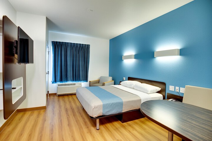 Room 35 of 81