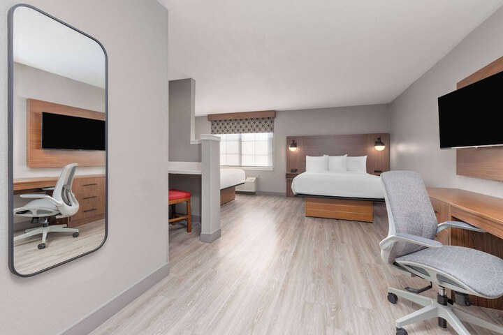 Hawthorn Extended Stay by Wyndham Bedford / Dallas